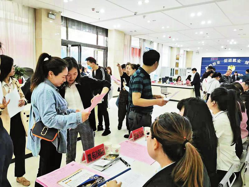 柞水啟動(dòng)民營(yíng)企業(yè)招聘月活動(dòng)